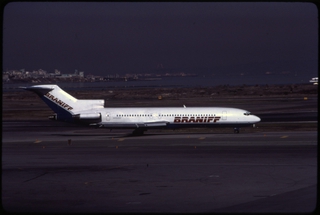 Image: slide: Braniff Inc., Boeing 727-200, San Francisco International Airport (SFO)