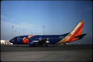 Image: slide: Southwest Airlines, Boeing 737-300, San Francisco International Airport (SFO)
