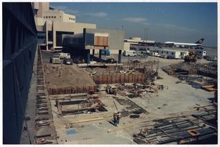 Image: photograph: San Francisco International Airport (SFO), South Terminal construction
