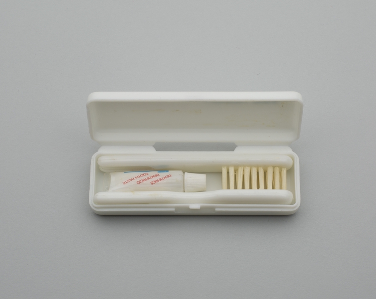 Image: toothbrush set: Pan American World Airways