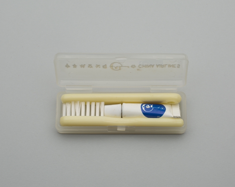 Image: toothbrush set: China Airlines
