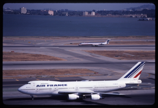 Slide: Air France, Boeing 747-200, San Francisco International Airport (SFO)