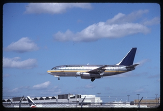 Image: slide: Bahamasair, Boeing 737-100, Miami International Airport (MIA)