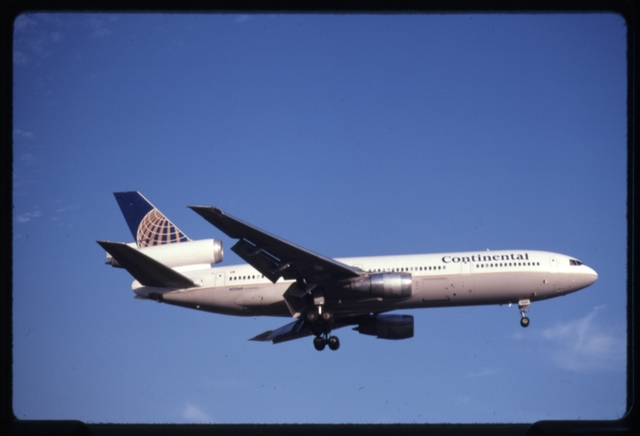 Slide: Continental Airlines, McDonnell Douglas DC-10, Newark International Airport (EWR)