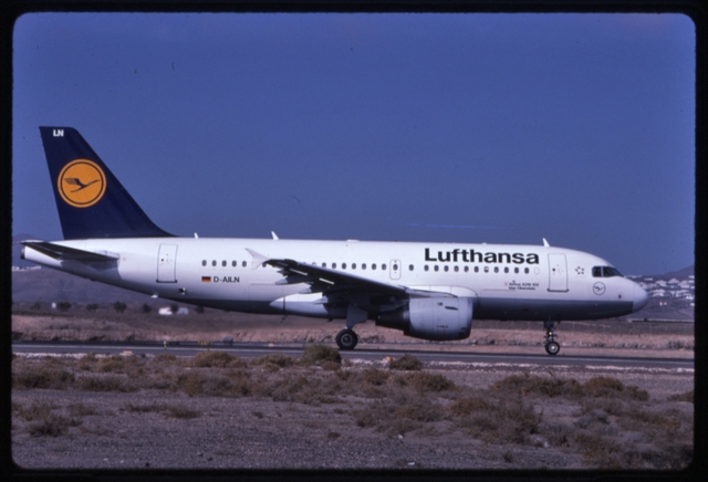 Slide: Lufthansa German Airlines, Airbus A319