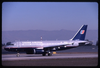 Image: slide: United Airlines, Airbus A319, San Jose International Airport (SJC)