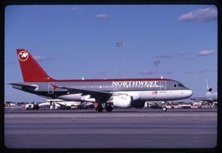 Image: slide: Northwest Airlines, Airbus A319, John F. Kennedy International Airport (JFK)