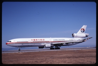 Image: slide: China Eastern Airlines, McDonnell Douglas MD-11, San Francisco International Airport (SFO)