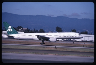 Image: slide: Mexicana Airlines, Boeing 757-200, San Jose International Airport (SJC)