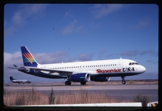 Image: slide: Skyservice USA, Airbus A320, San Francisco International Airport (SFO)