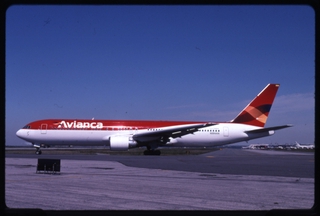 Image: slide: Avianca Airlines, Boeing 767-200ER, John F. Kennedy International Airport (JFK)