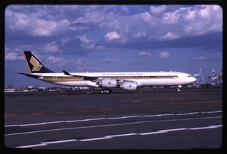 Image: slide: Singapore Airlines, Airbus A340, Newark Liberty International Airport (EWR)
