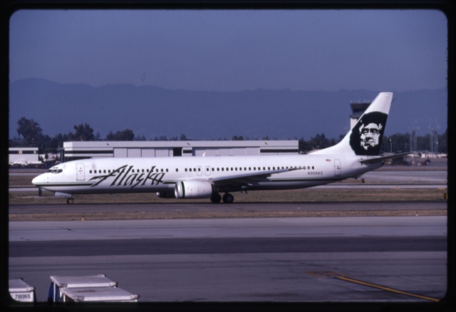 Slide: Alaska Airlines, Boeing 737-900, San Jose International Airport (SJC)