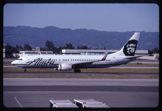 Image: slide: Alaska Airlines, Boeing 737-800, San Jose International Airport (SJC)