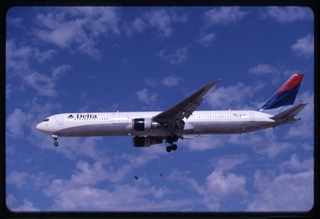Image: slide: Delta Air Lines, Boeing 767-300, McCarran International Airport (LAS)
