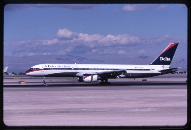 Slide: Delta Air Lines, Boeing 757-200, McCarran International Airport (LAS)
