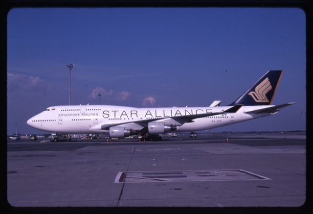 Slide: Singapore Airlines, Boeing 747-400