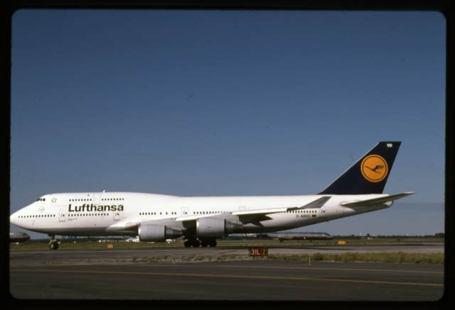 Slide: Lufthansa German Airlines, Boeing 747-400