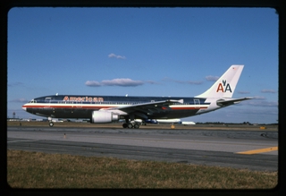 Image: slide: American Airlines, Airbus A330-200, John F. Kennedy International Airport (JFK)