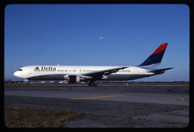 Slide: Delta Air Lines, Boeing 767-200, John F. Kennedy International Airport (JFK)