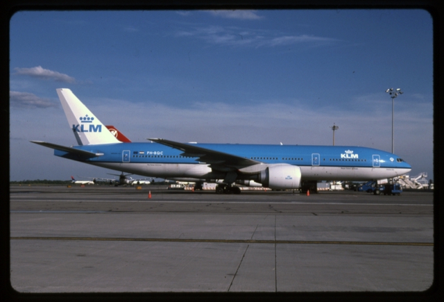 Slide: KLM (Royal Dutch Airlines), Boeing 777-200