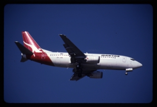 Image: slide: Qantas Airways, Boeing 737-700, Melbourne Airport (MEL)
