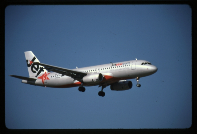Slide: Jet Star, Airbus A320, Melbourne Airport (MEL)