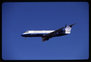 Image: slide: United Airlines Express, Bombardier CRJ200, Los Angeles International Airport (LAX)