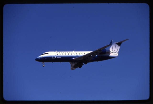 Slide: United Airlines Express, Bombardier CRJ200, Los Angeles International Airport (LAX)