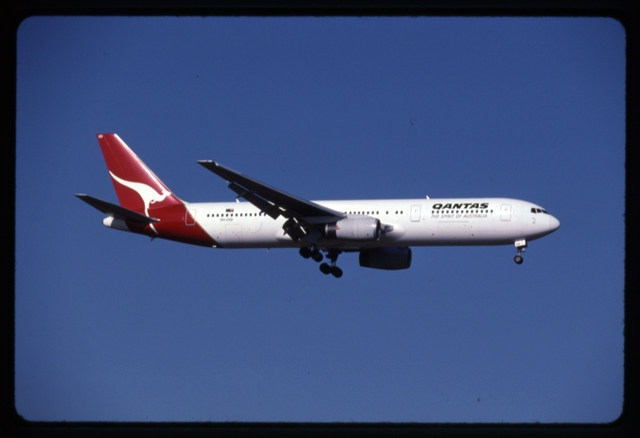Slide: Qantas Airways, Boeing 767-300, Melbourne Airport (MEL)