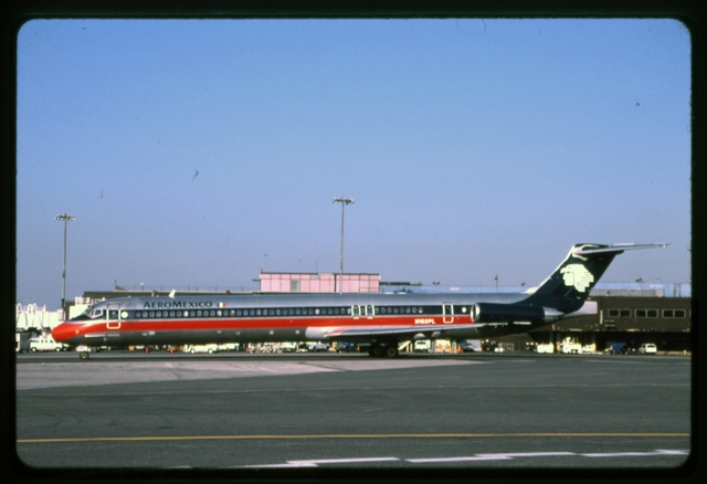 Slide: AeroMexico, McDonnell Douglas MD-80, John F. Kennedy International Airport (JFK)