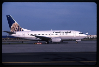 Image: slide: Continental Airlines, Boeing 737-600, Newark International Airport (EWR)