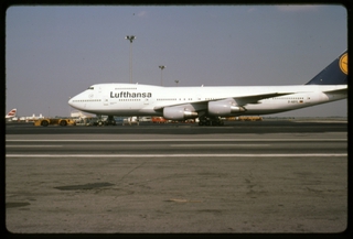 Image: slide: Lufthansa German Airlines, Boeing 747, John F. Kennedy International Airport (JFK)