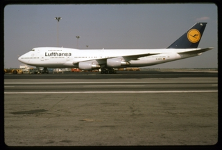 Image: slide: Lufthansa German Airlines, Boeing 747, John F. Kennedy International Airport (JFK)