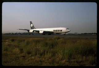 Image: slide: TAROM, Boeing 707, John F. Kennedy International Airport (JFK)