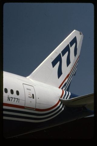 Slide: Boeing 777-200