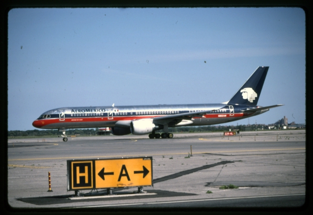Slide: AeroMexico, Boeing 757