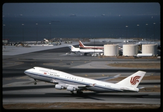 Image: slide: Air China, Boeing 747-400