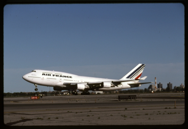 Slide: Air France, Boeing 747-400