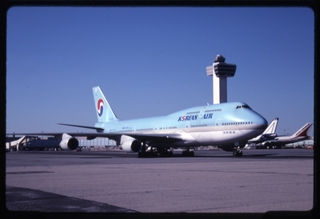 Image: slide: Korean Air Lines, Boeing 747-400, John F. Kennedy International Airport (JFK)