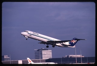 Image: slide: Air UK, Fokker F.100, Amsterdam Airport Schiphol (AMS)