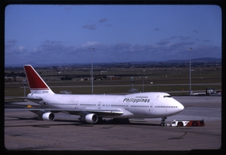 Image: slide: Philippine Airlines, Boeing 747-200, Melbourne Airport (MEL)