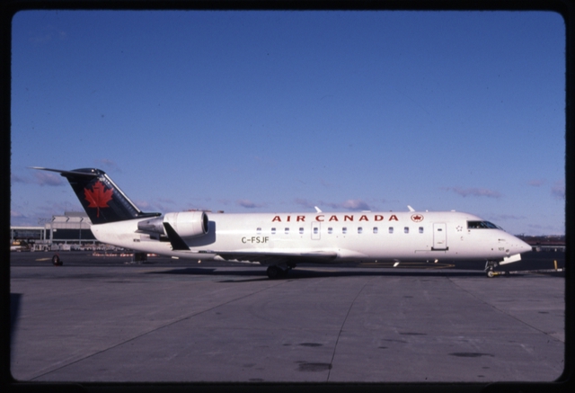 Slide: Air Canada, Bombardier CRJ200, Newark International Airport (EWR)
