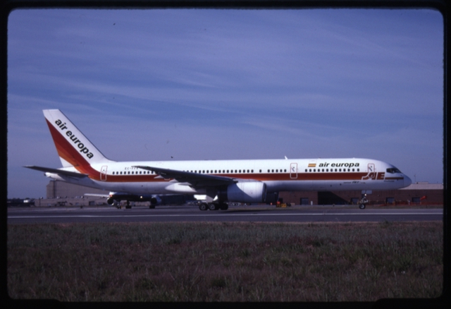 Slide: Air Europa, Boeing 757-200, John F. Kennedy International Airport (JFK)