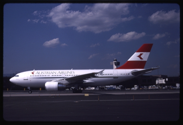 Slide: Austrian Airlines, Airbus A310-200, John F. Kennedy International Airport (JFK)