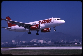 Image: slide: TAM Airlines, Airbus A319, Santos Dumont Airport (SDU)