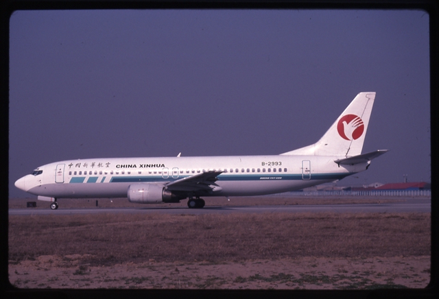 Slide: China Xinhua Airlines, Boeing 737-400, Beijing Capital International Airport (PEK)