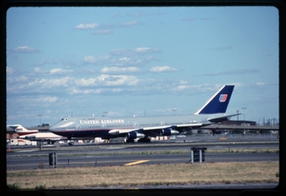 Image: slide: United Airlines, Boeing 747-200, Newark International Airport (EWR)