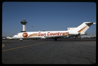 Image: slide: Sun Country Airlines, Boeing 727-200, John F. Kennedy International Airport (JFK)