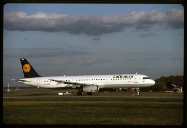 Slide: Lufthansa German Airlines, Airbus A321-100, Frankfurt Airport (FRA)